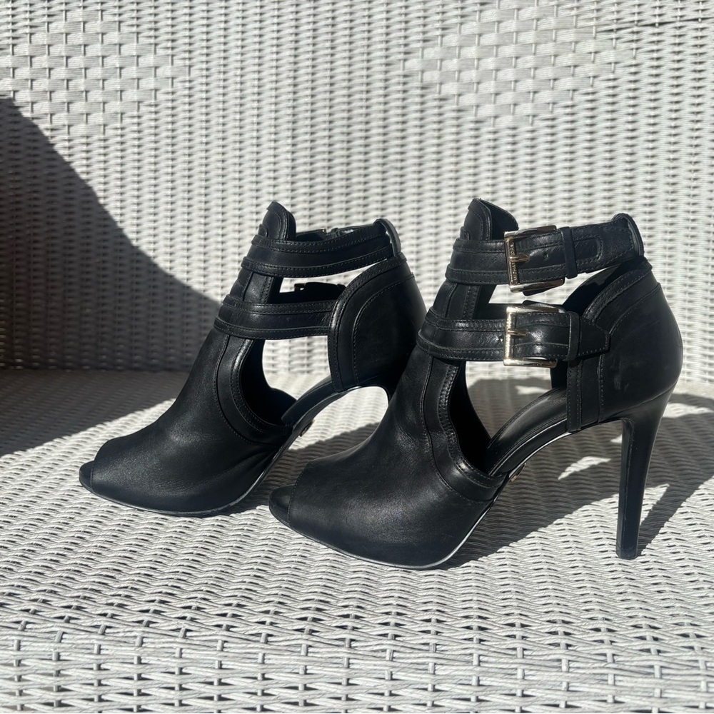 Michael Kors Women's Black Cutout leather -Heel size 8